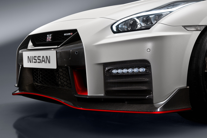 Illustration for article titled The 2017 Nissan GT-R Nismo Is Here To Kick All Your Asses With 600 Horsepower